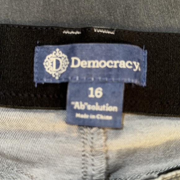 Democracy Jeans - Picture 3 of 7